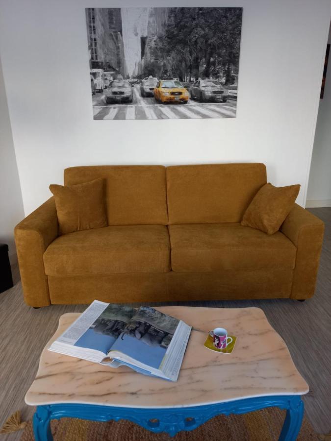 Appart Plein Centre, Balcon - 4 Personnes Sedan Bagian luar foto