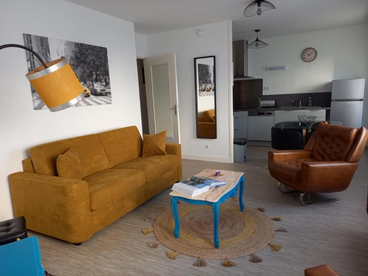 Appart Plein Centre, Balcon - 4 Personnes Sedan Bagian luar foto